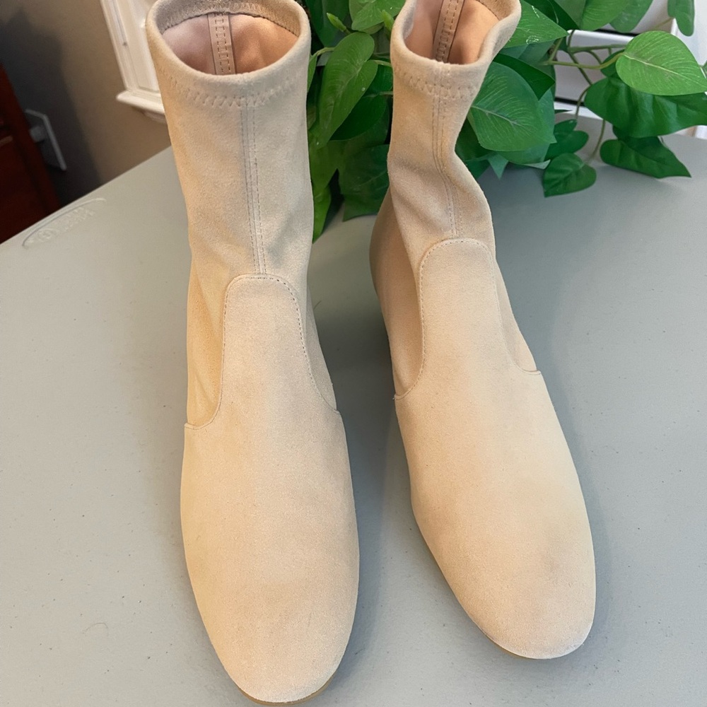 Stuart Weitzman Block Heel Suede Booties 8B